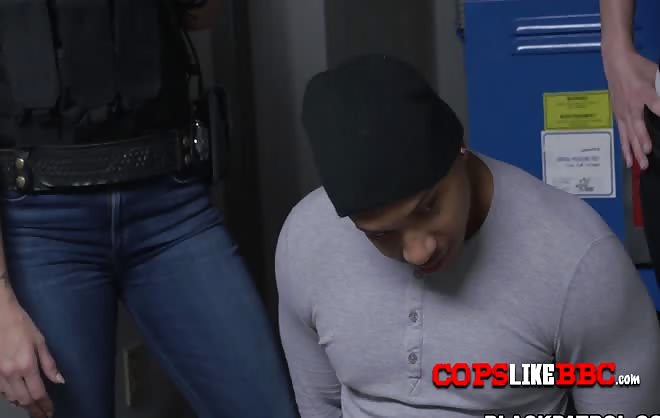 Protesting Thief Is Subdued Into Banging