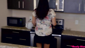 18+ Porn Video Involving Jaw Dropping Teen Girl Lexi Lore – Family Breakfast